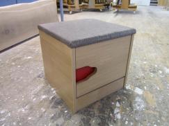 Hocker mit Sitzkissen
