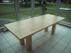 Holztisch