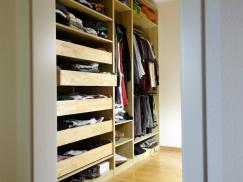 Kleiderschrank offen