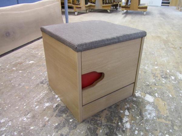 Hocker mit Sitzkissen