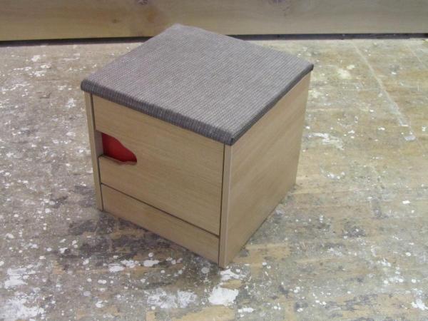 Hocker mit Sitzkissen 