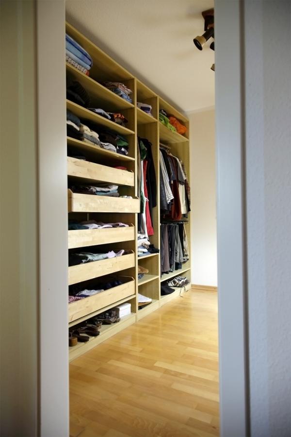 Kleiderschrank offen