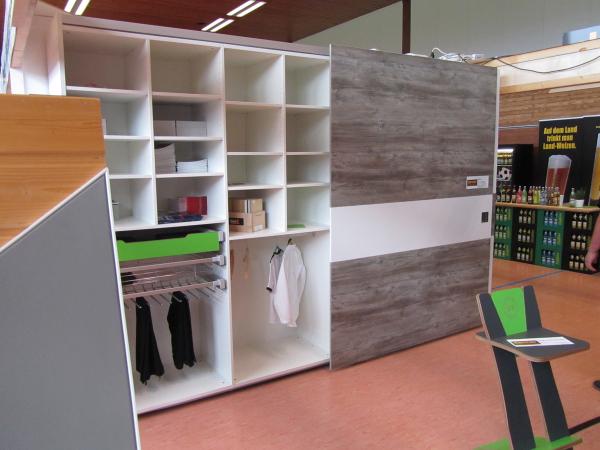 Ausstellung Kleiderschrank 